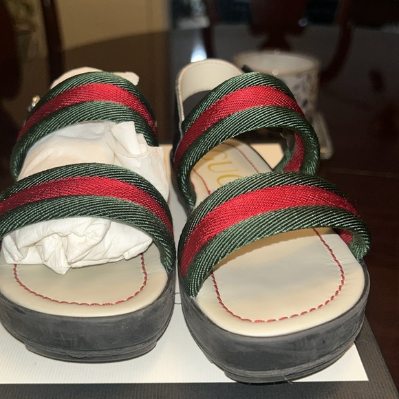 🔥🔥Gucci Sandles🔥🔥 - Picture 2 of 7